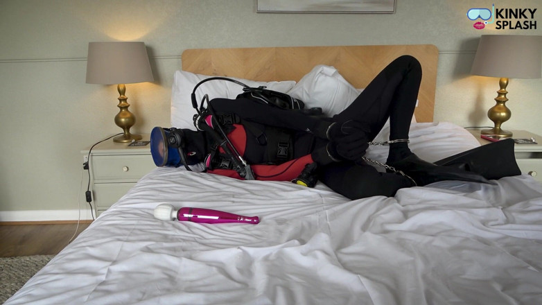 UKCuteGirl Lucy Lauren: Scuba Retreat Part 4 Sneaky Bondage and Vibrating Bliss