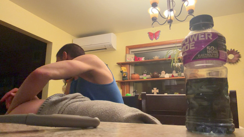 Alpha stud 4 u: Наклони эмо-девушка на кухне. Стул на яркой воздушной кухне, грязный разговор все время