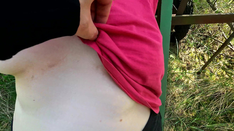 Bouncy Tits Action: Țâțe plesnind roșu în pădure