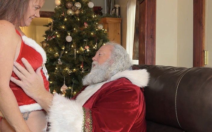 Ms Kasbh: Santa's Treat