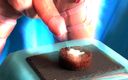 Rikki Ocean: Rikki Ocean přidá svůj tlustý - čerstvý ořechový krém do brownie a...