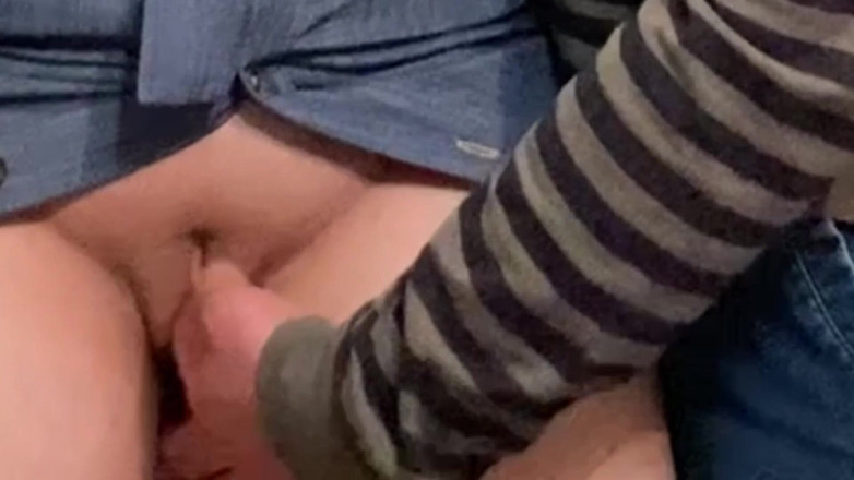 PriyaNaavya: Vuile hobby! Oude man vingert perfect poesje in het openbaar