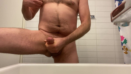 Beardedcummer: Ejaculare frumoasă de la un urs păros