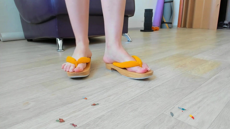 Rarible Diamond: Flip flops giantess