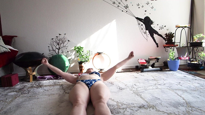 Aurora Willows: Dicker arsch im bikini-yoga