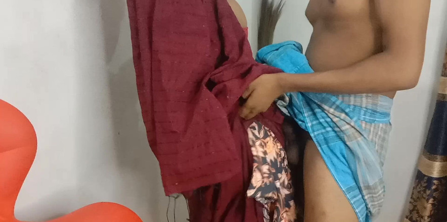 BanglaSexy24: Pemiliknya baru tahu tentang pembantu india baru dan menidurinya dengan...