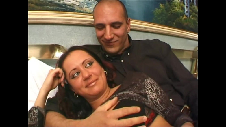 69 Italian District: Oliver Buzz's Scoops (filme pornô completo)