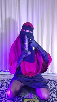 Arab Crossdresser Fuck Dildo