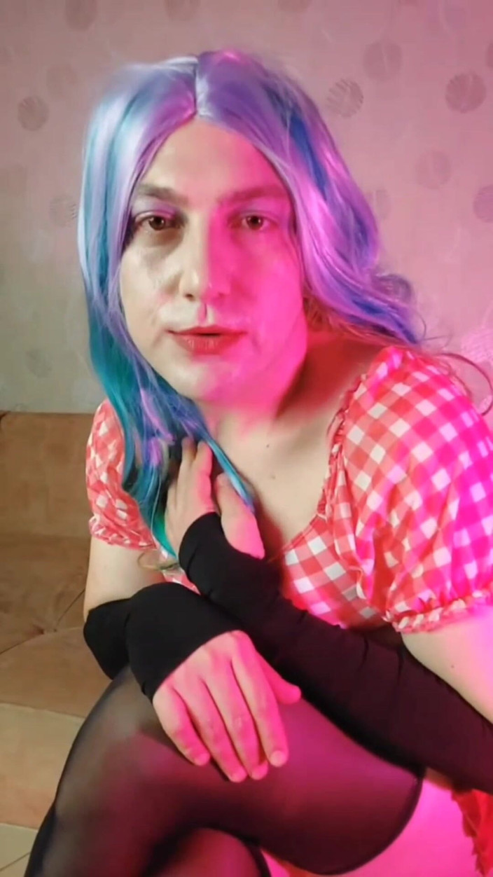Kitty_Cross: Die medusa aussehen sissy ziemlich pinky