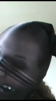 Černý nylon fantasy kouření a sperma