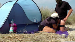 Cumdrinking Wife: Oleh Ramai Orang Asing Di Pantai