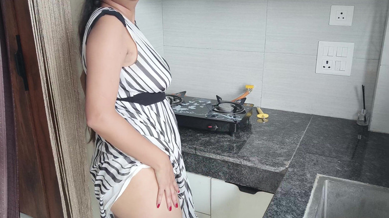 Saarabhabhi6: Sora vitregă indiană sexy face sex incitant dur cu fratele...