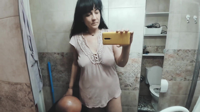 Hairy Homemade Amateur Orgasms: Sikanie w usta męża - fetysz upokorzenia