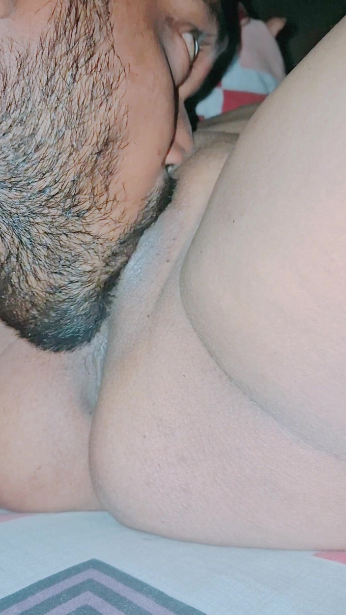 Sexpron: Ho Iniziato a Leccarle La Figa Ed È Stato Divertente.