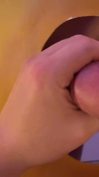 Twink Gloryhole Crisp Slender Twink picură pre-ejaculat