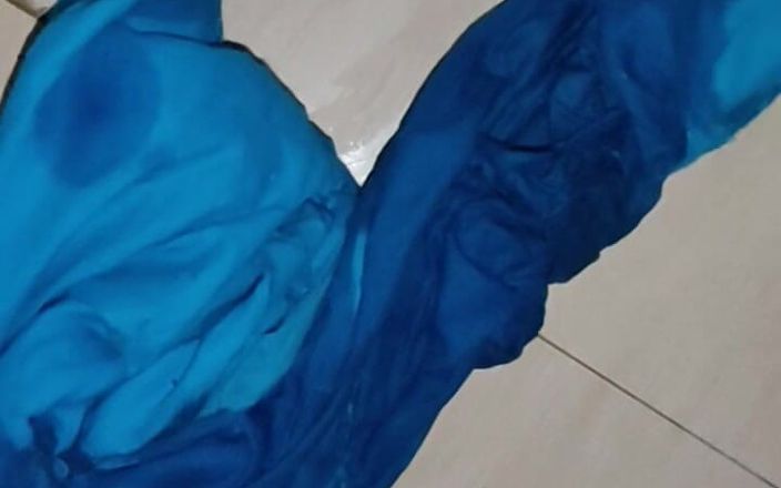 Satin and silky: Meando en traje de enfermera Salwar en vestuario (32)
