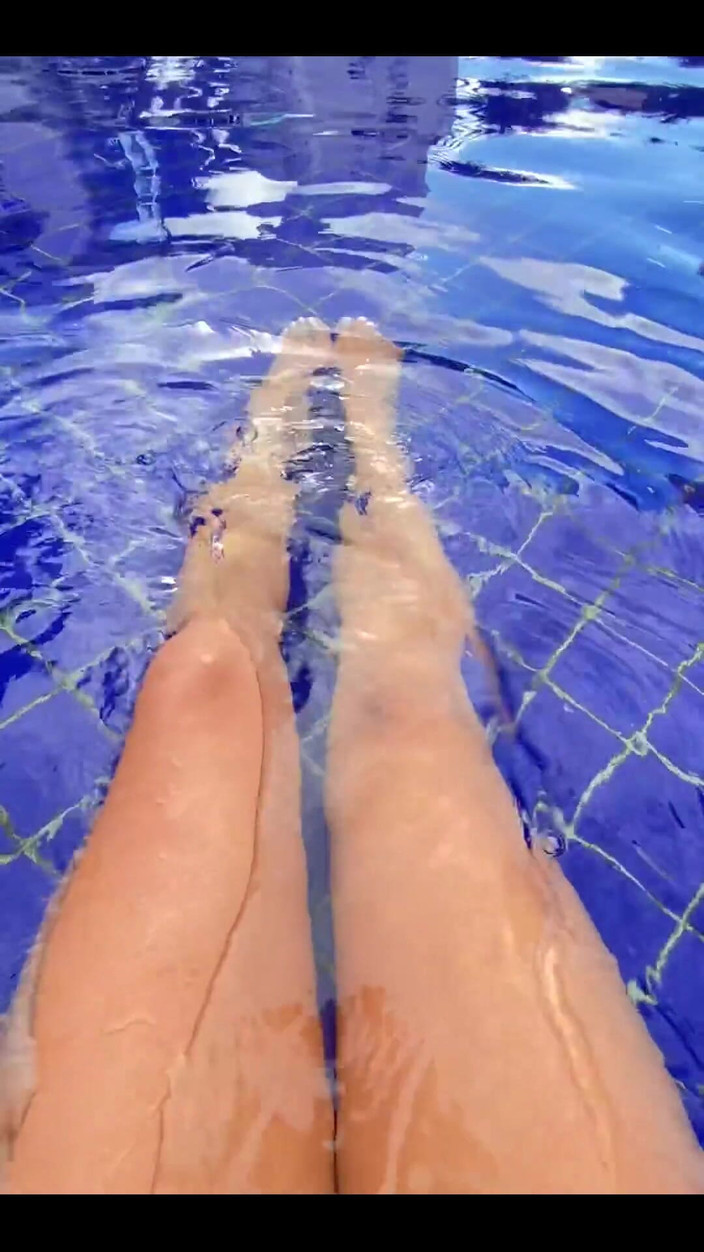 KiffaFeet: Havuz Günü