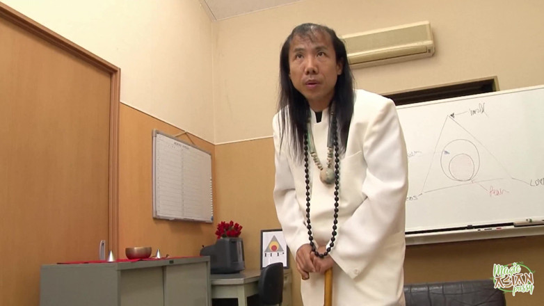 Magic Asian Pussy: Seděla na stole v téhle nemocnici a roztáhla nohy doširoka...