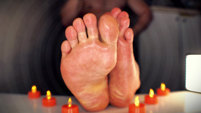 CashmasterAngel: Terobsesi berada di bawah kaki majikan