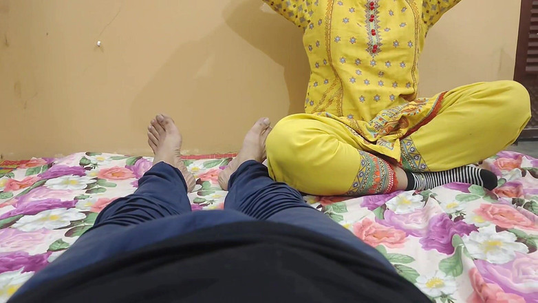 Sairaxsaim: ( Pakistan ) güzel üvey anne üvey oğluyla gece yarısı eğleniyor - net Hintçe...