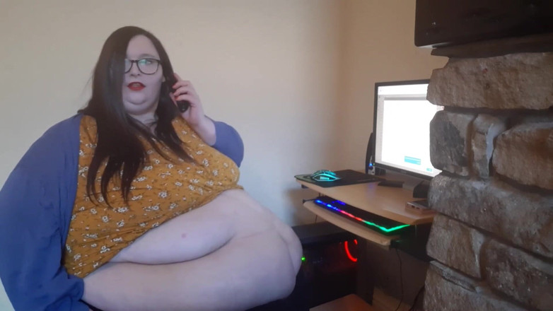 SSBBWLadyBrads: SSBBW-sekretärin bei der arbeit von chef gedemütigt - fantasie