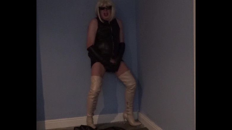 Leather Kirsten: Gioca in pelle