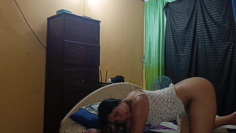 Artemisa74: Meine kolumbianische stiefmutter ruft mich in ihr zimmer, um meinen...