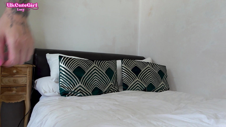 UKCuteGirl: 第一人称视角 丁字裤 比基尼 twerk 和挑逗 joi - 你的肮脏女友幻想