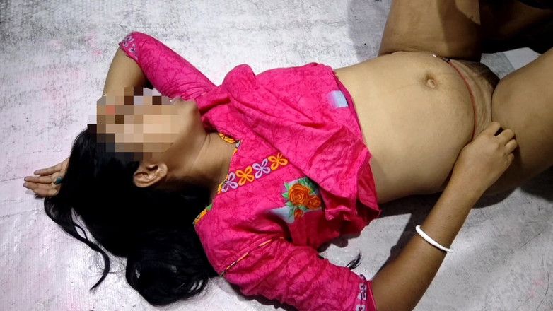 Sila: Hermosa chica sexy teniendo sexo por primera vez comiendo coño...