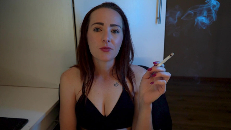 Alicia Robertz: Sexy ermutigung zum rauchen