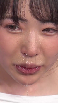 Hikaru Minazuki makan Carolina Reaper dan Meludahkannya Melalui Air Mani Tebal dan Lendir Hidung.