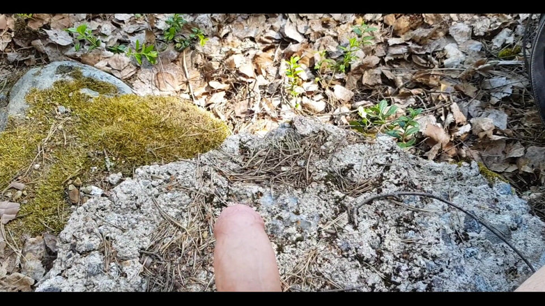 Awesome A: Дрочит у озера. Я была супер возбужденной!