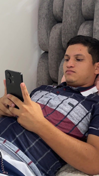Eu transo com meu namorado para ele não ficar bravo por se atrasar, o cara excitado acaba me fodendo como nunca antes
