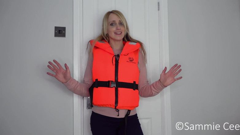 Sammie Cee: Dimostrazione di lifejacket nella marinepool
