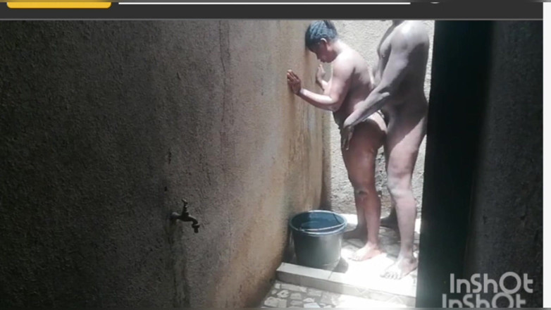 Pornsexlive: Amore in segreto nella doccia africana