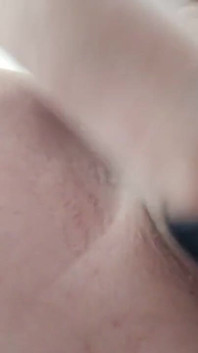 Close-up poesje vuistneuken tot een orgasme