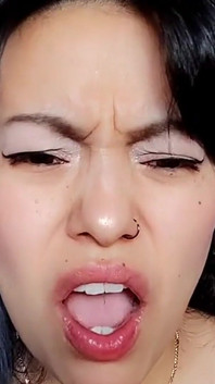 Masturbar e gozar no meu rosto