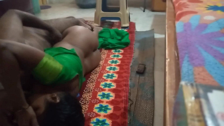 Desi palace: Я трахаю эту возбужденную тетушку в моей спальне