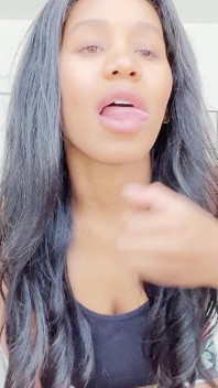 Jenna Foxx después del entrenamiento se masturba
