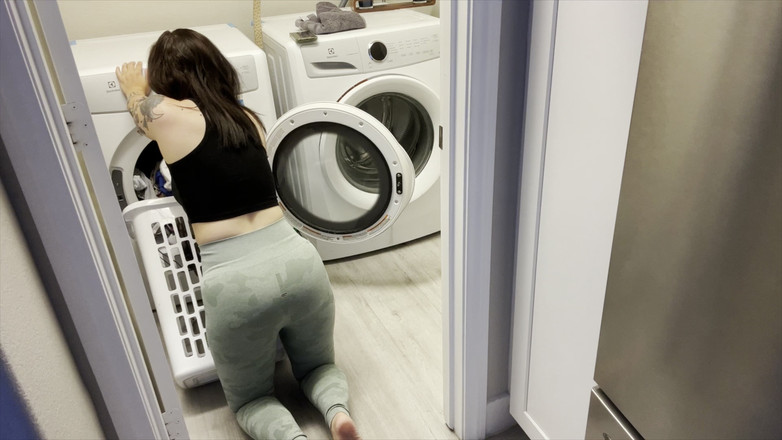 Lenna Lux: Spolubydlící uvízl v sušičkě