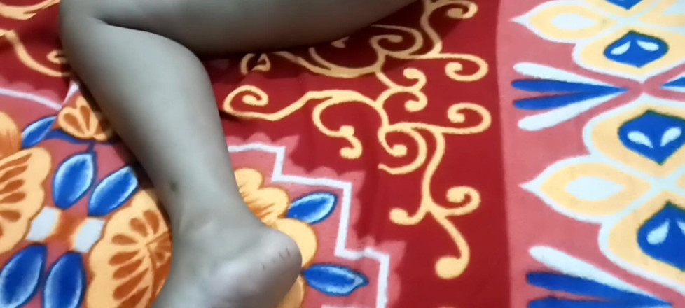 Chhaya: Pacar desi mengerang keras sambil menyetubuhi seks baru anal