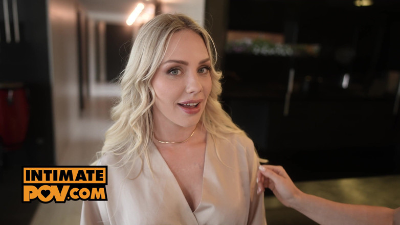 IntimatePOV: VEDERE LA PERSOANA 1 - Ejaculare dură cu gagici sexy Angie Lynx și...