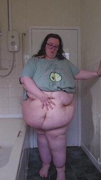 Gioco con la pancia in bagno con sSBBW dea