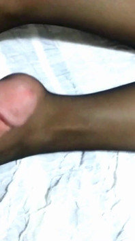 Dc1 p2 - jovencita dando placer con sus pies en pantimedias