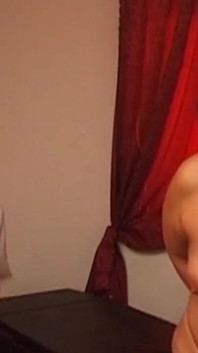 Olgun orta yaşlı seksi kadın sıkı ip esaretine boyun eğiyor