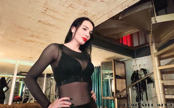 Dominated men: No muestran piedad con las bolas del esclavo