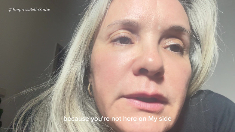 Empress Bella Sadic: Imperatrizbellasadica використовує вас як попільничку людини