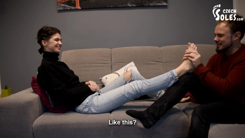 Czech Soles - foot fetish content: ¡La primera adoración del pie de Nikola en su vida!