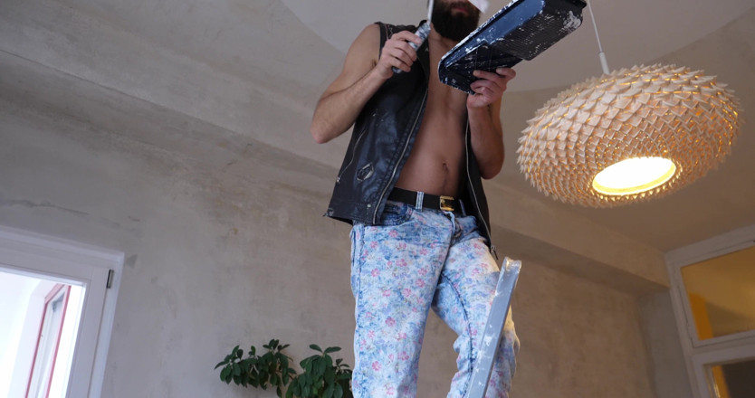 Jerking studs: Sexy wall painter gets naked while doing his job