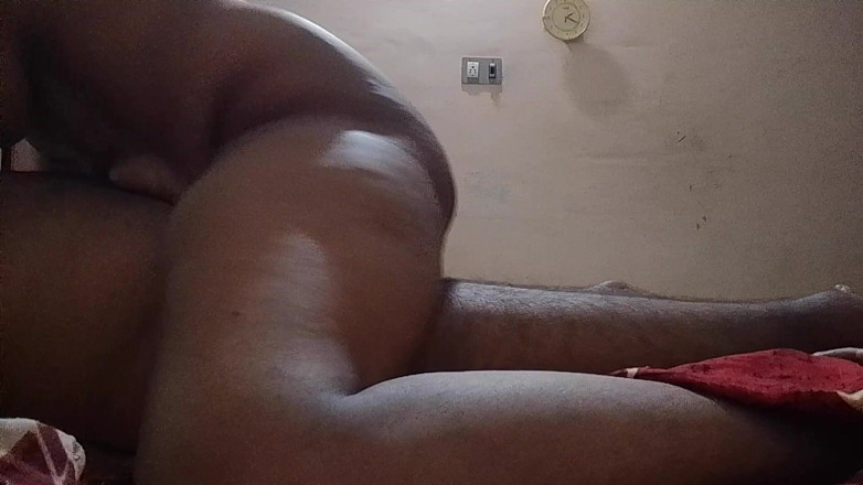 Skydreem1104: Il marito fa sesso con sua moglie mentre lei è sopra...